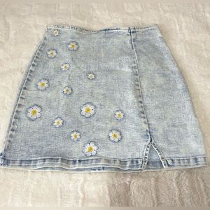 Wild Fable Light Wash Spring Daisy Skirt